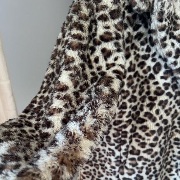 Banana Republic Factory leopard print faux fur Jacket - Picture 5 of 9